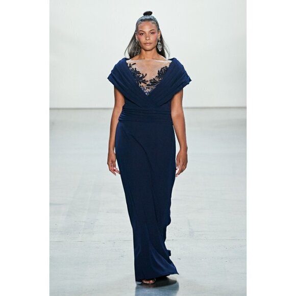 TADASHI SHOJI Crepe V-Neck Gown in Navy Size Medium NWT - Picture 13 of 13